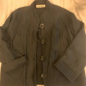 Cute textured cropped jacket.